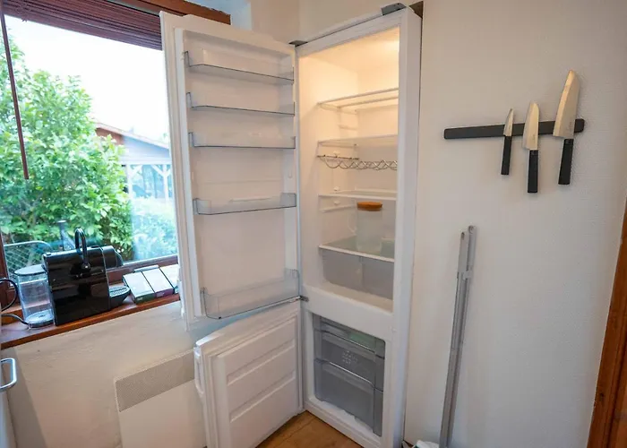 Skylight Lodge - Private Terrace, Free Parking & Walk To City