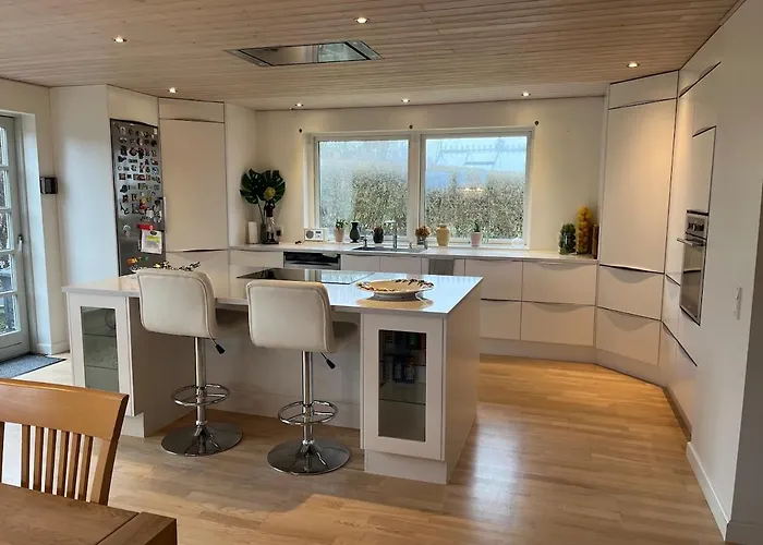 Bright & Spacious In Silkeborg