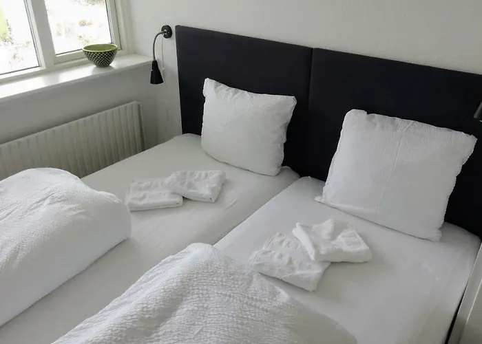 2 rooms, private kitchen, bathroom,&garden.